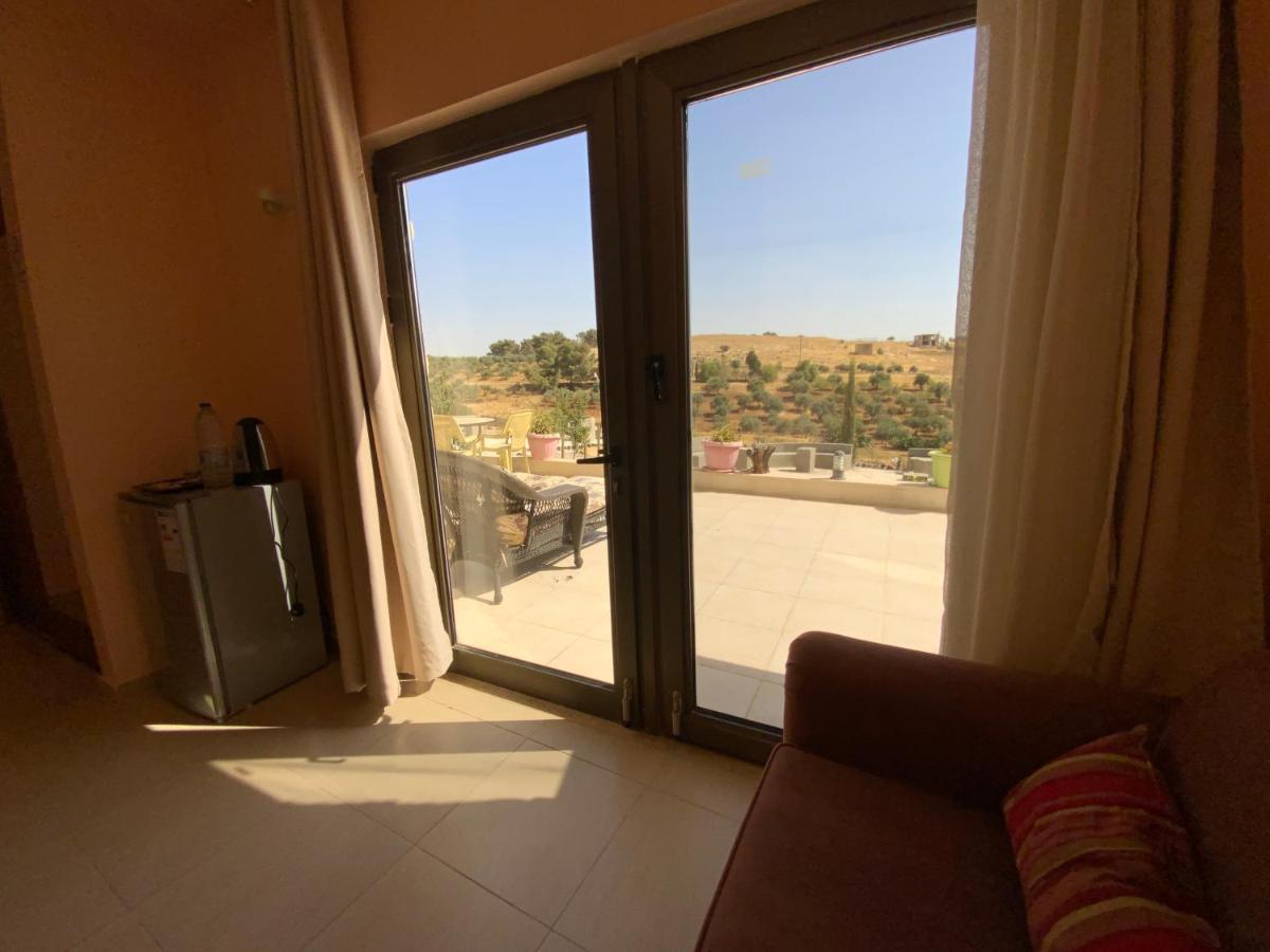 הוילה מאדאבה Town Of Mount Nebo מראה חיצוני תמונה